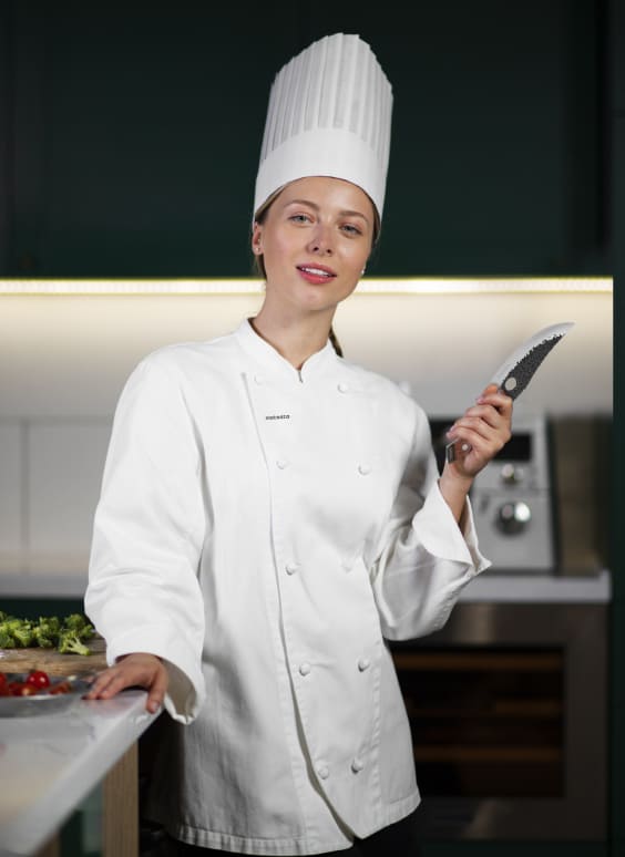 Ellie Clarke con il Coltello Huusk